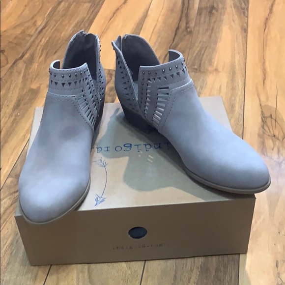 Laser cut out ankle booties - Picture 3 of 5